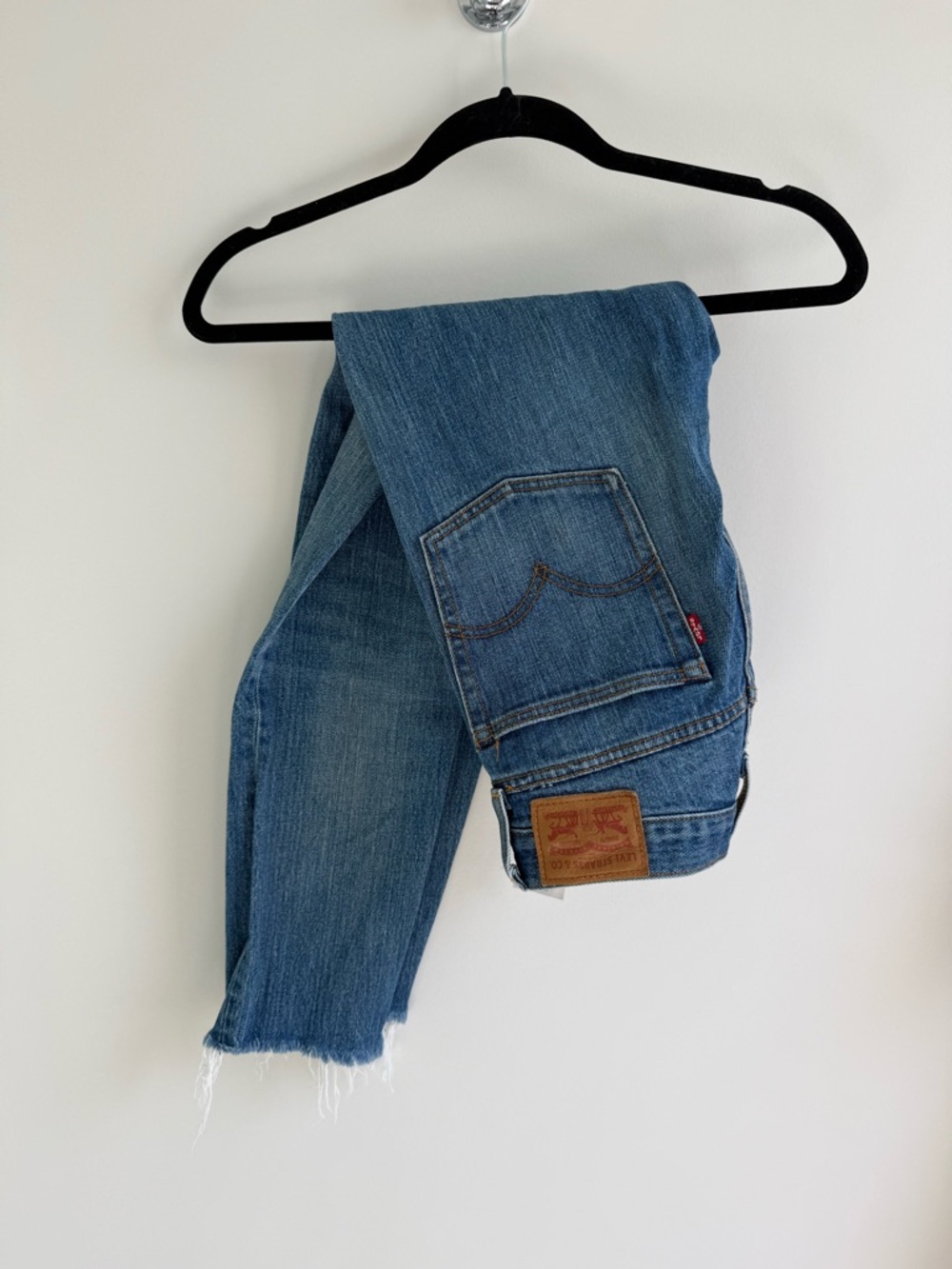Levi's Medium Blue Denim Jeans with Frayed Hem wedgie sz 26